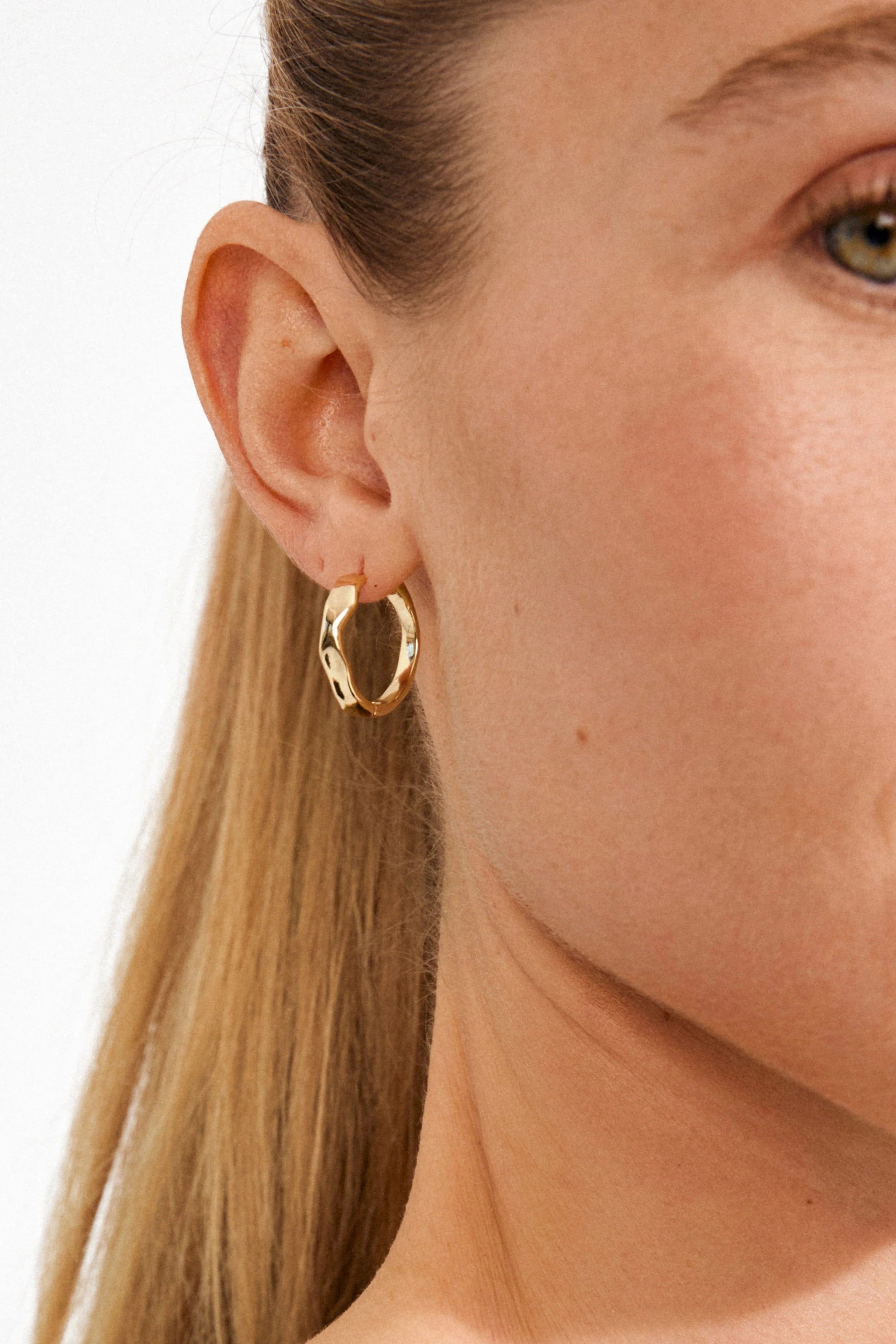 Ember Kleine Hoop Oorbellen - Goud