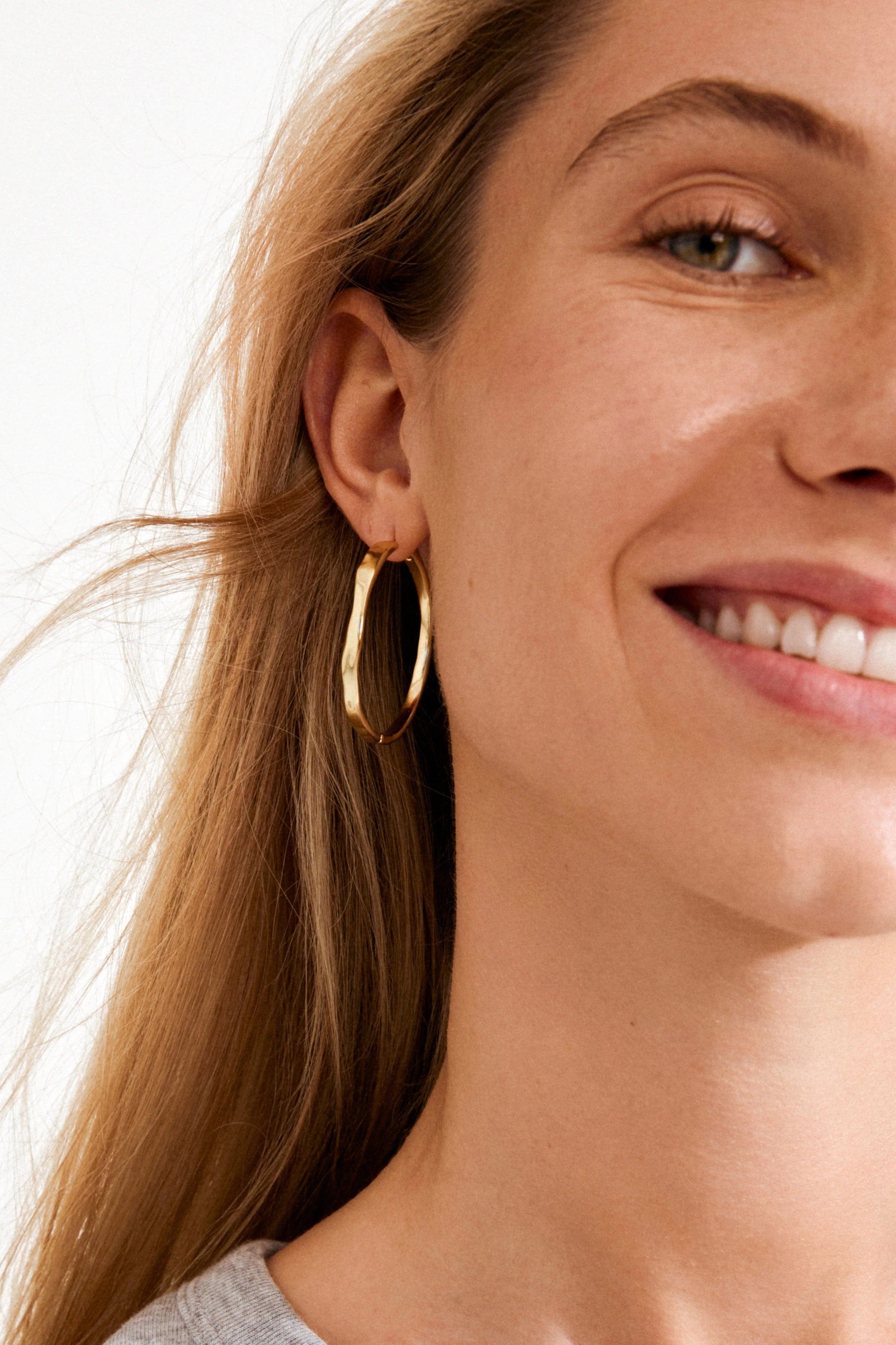 Ember Grote Hoop Oorbellen - Goud