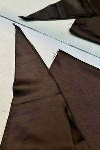 Serina Satijnen Sjaal - Bruin