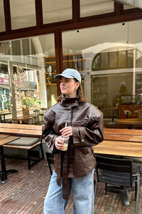 Lucia Jas - Bruin