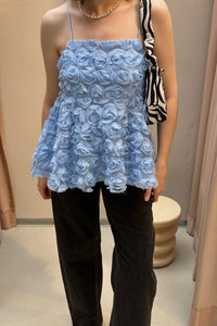 Kenli Flower Top - Licht Blauw