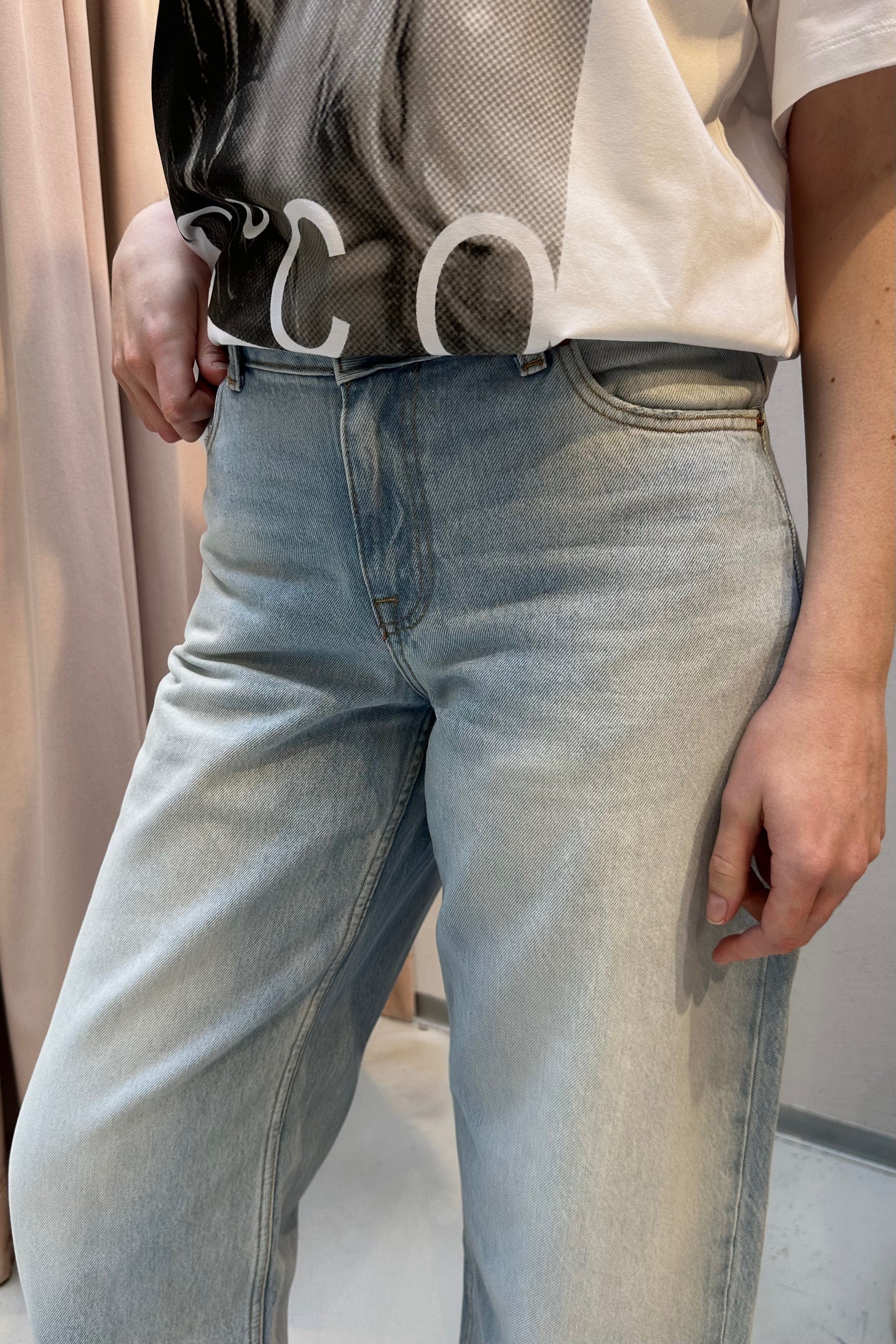 Nanci Mid Barrel Jeans - Stream Light Fade