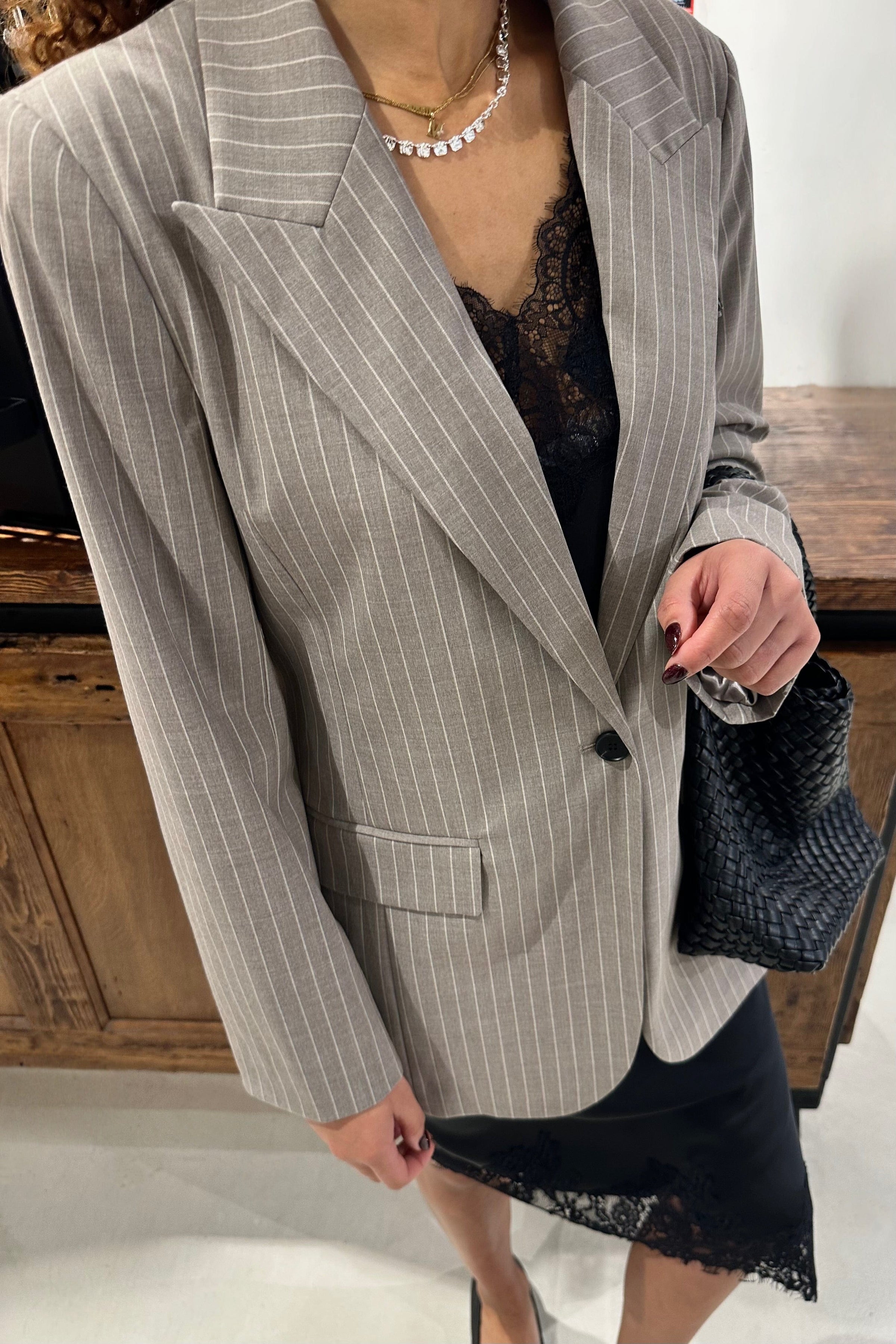 QuinCC Pin Fitted Blazer - Taupe