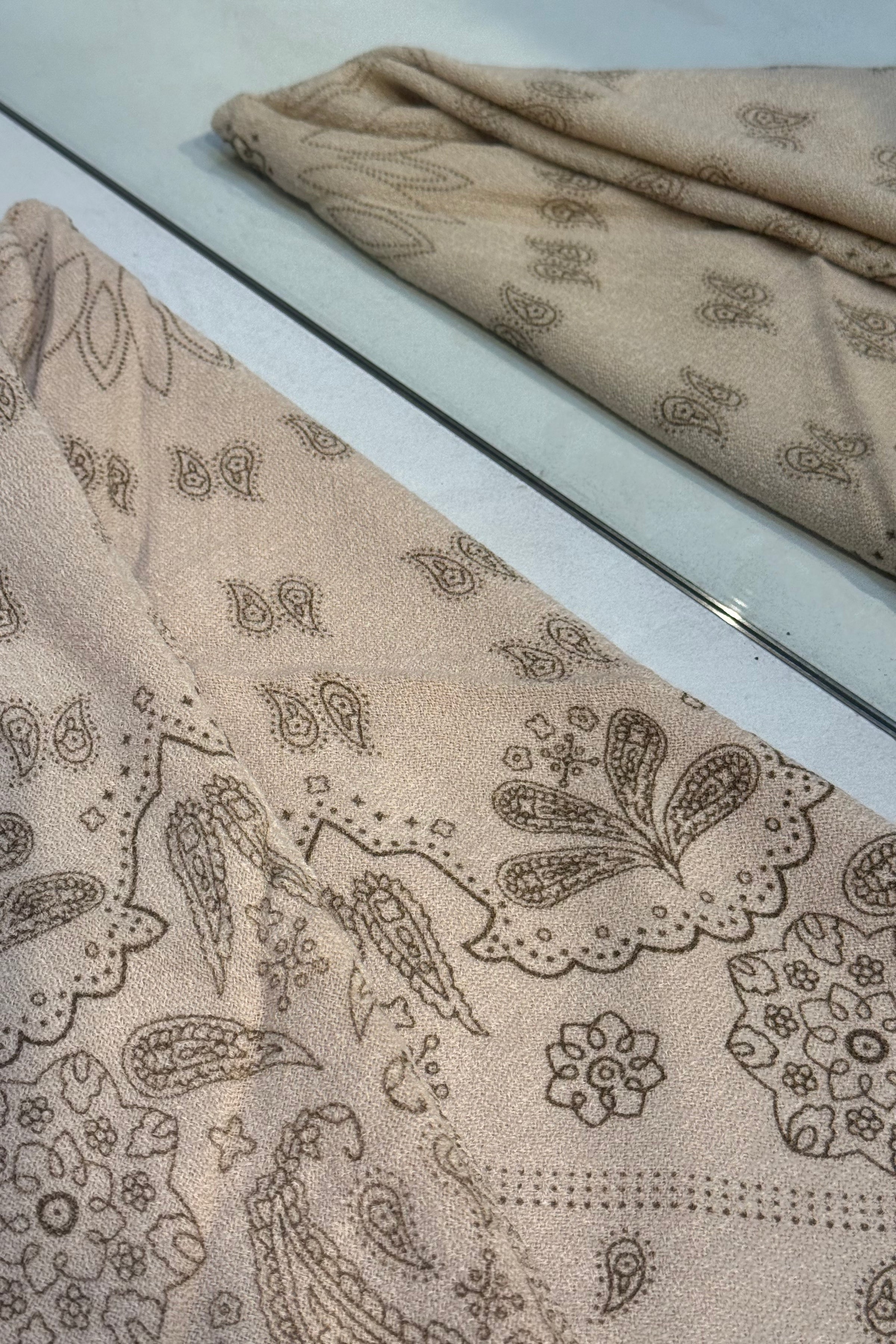 Claire Paisley Sjaal - Beige
