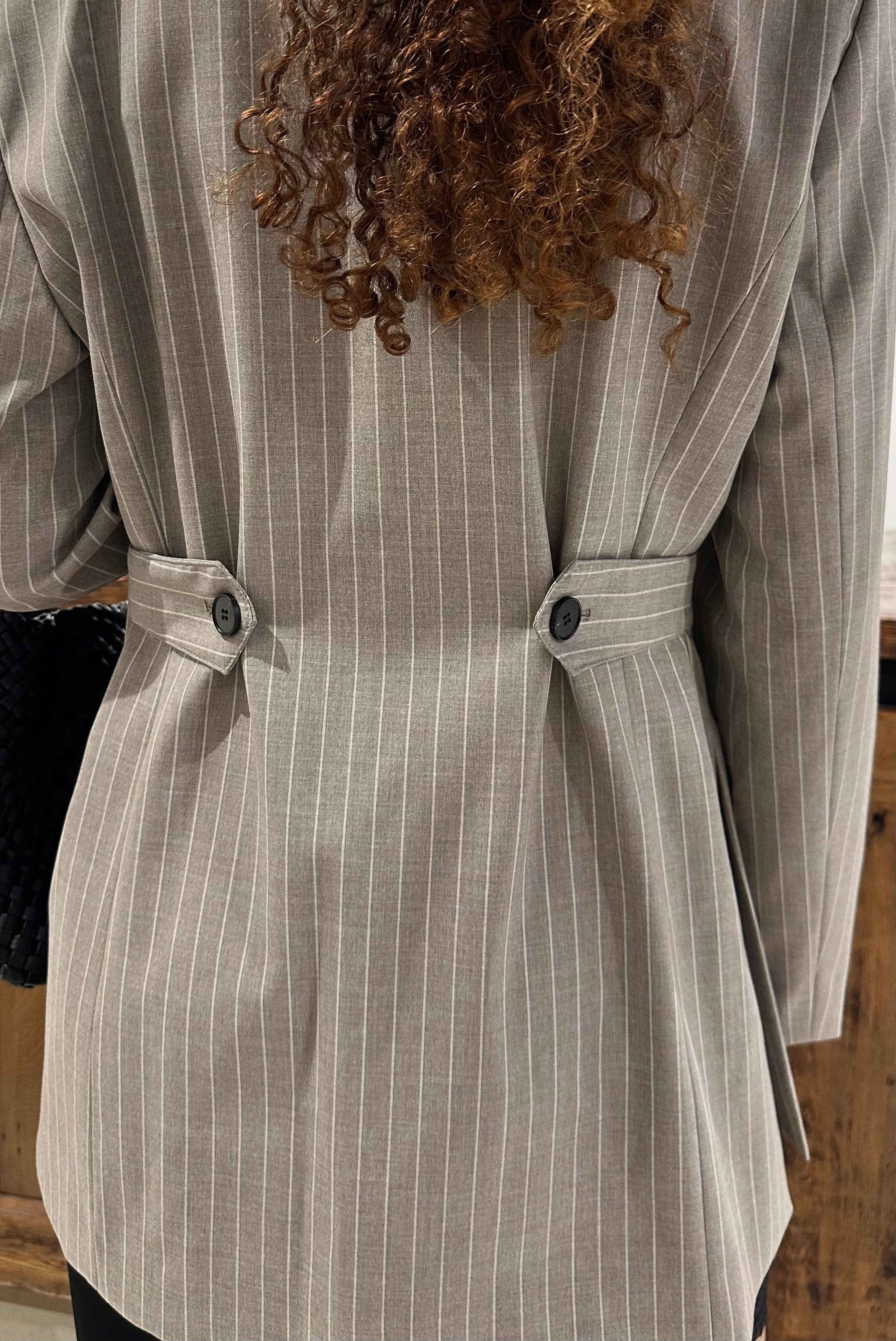 QuinCC Pin Fitted Blazer - Taupe