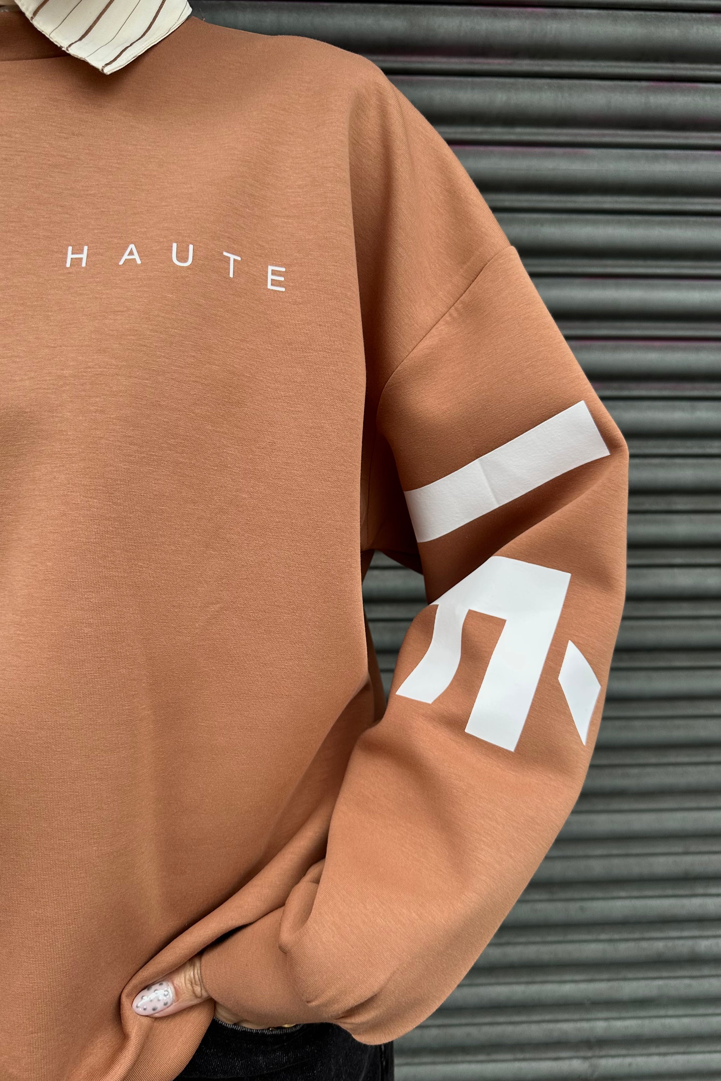 Maxi Split Logo Sweater - Camel